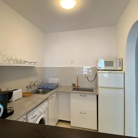 شقة 1st Class Location With Sea&pool View