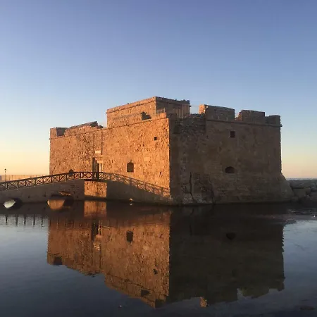 شقة 1st Class Location With Sea&pool View بافوس